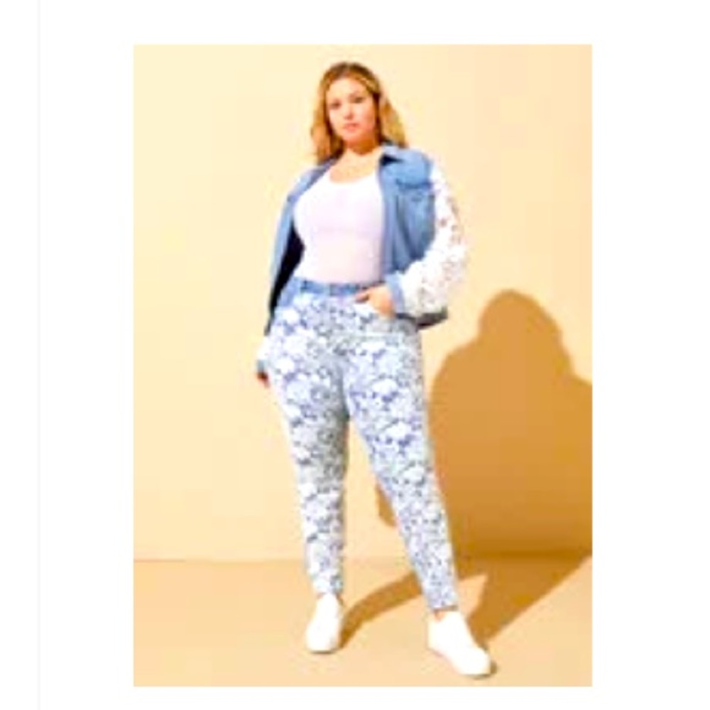 Lace paneled skinny jeans